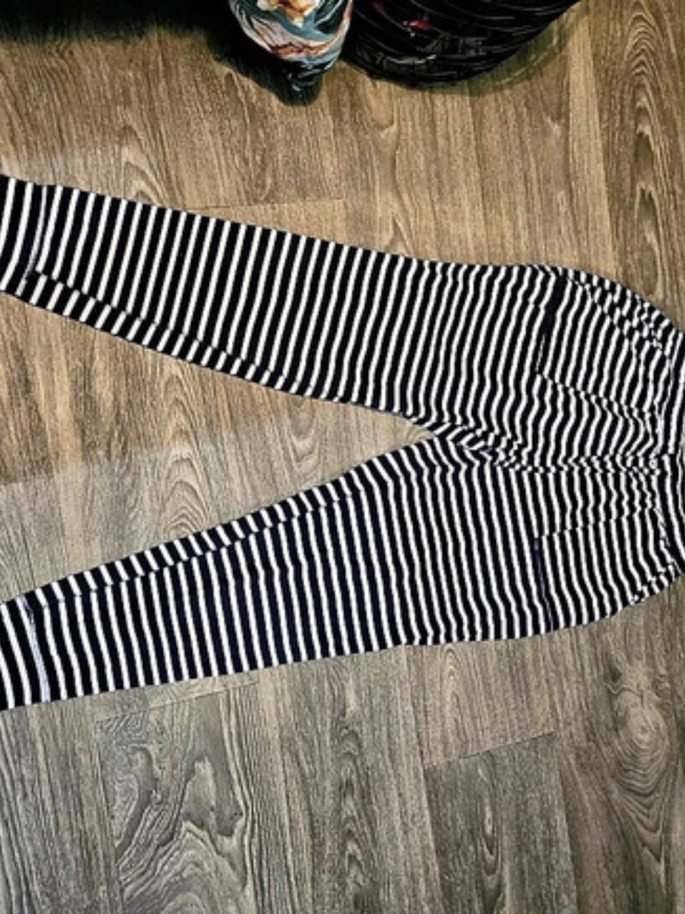 Crown & Ivy Striped Leggings in Black & White Size Medium